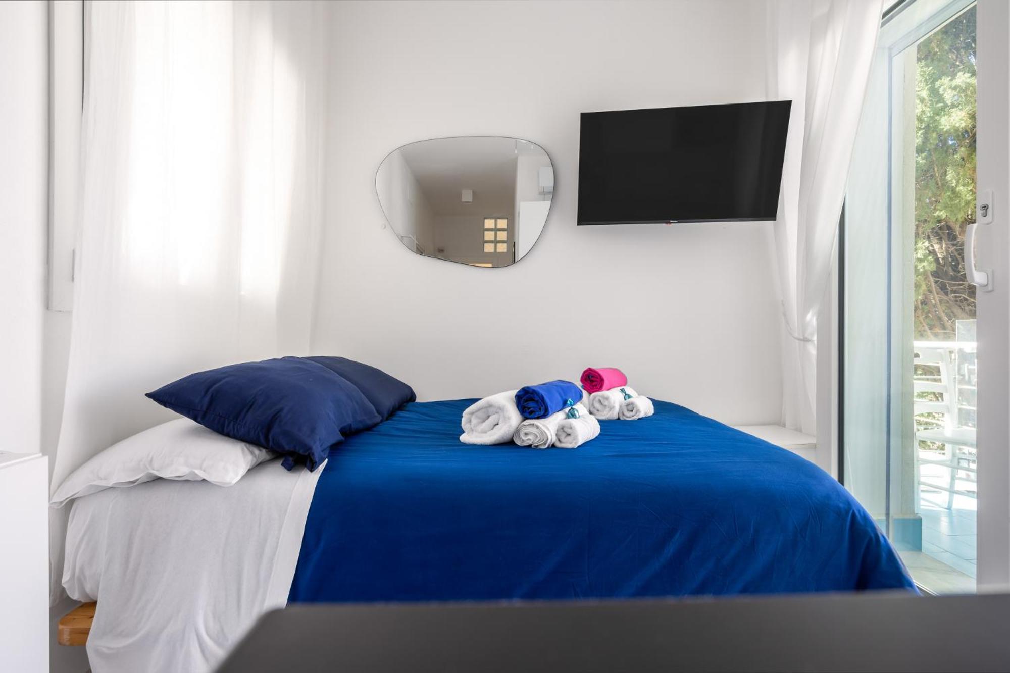 Blue Life, Sea-Luxury Rooms On The Beach Between Palermo And Cefalu' Casteldaccia Room photo